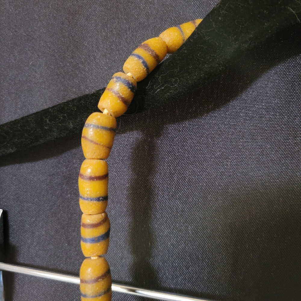 Vintage handmade Krobo glass trade beads, Using recycled-glass techniques - Picture 16 of 16